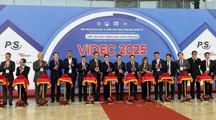 Thứ trưởng Bộ Y tế: Ứng dụng AI, công nghệ 3D...nâng cao chất lượng chăm sóc sức khỏe răng miệng- Ảnh 1.