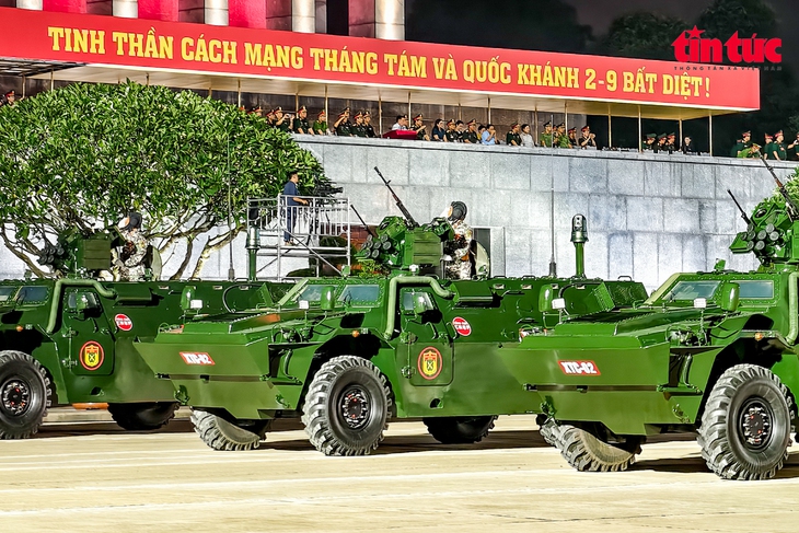 Sau 40 năm, dàn khí tài 'khủng' lại diễu hành trên Quảng trường Ba Đình- Ảnh 10.