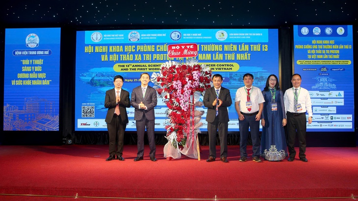 Bệnh nhân ung thư có xu hướng trẻ hóa, tạo ra áp lực lớn với hệ thống y tế và toàn xã hội- Ảnh 2. Bệnh nhân ung thư có xu hướng trẻ hóa, tạo ra áp lực lớn với hệ thống y tế và toàn xã hội- Ảnh 2.