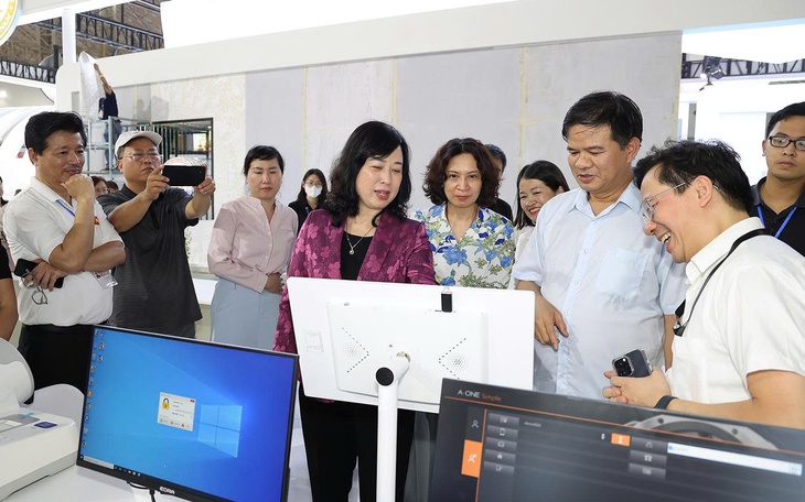 Bộ trưởng Đào Hồng Lan kiểm tra, đôn đốc tiến độ thực hiện Triển lãm thành tựu Y tế Việt Nam 