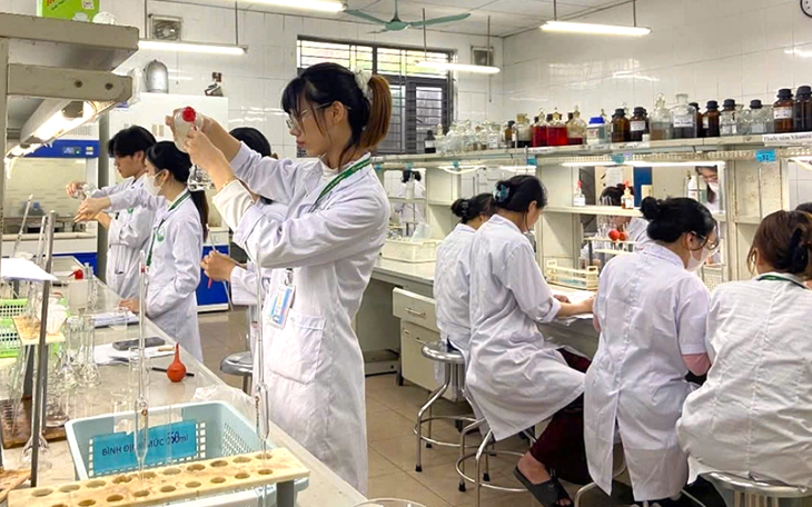 Hai trường đại học khối Y Dược kéo dài thời gian xét tuyển bổ sung- Ảnh 2.