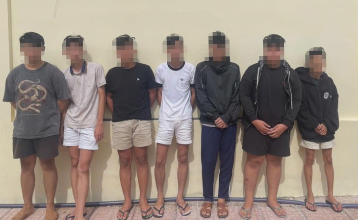 Nhóm 'tuổi teen' liều lĩnh bắt giữ và ép nạn nhân viết giấy nhận nợ- Ảnh 1. Nhóm 'tuổi teen' liều lĩnh bắt giữ và ép nạn nhân viết giấy nhận nợ- Ảnh 1.