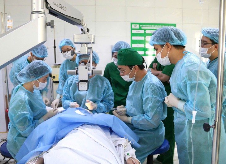 Thêm cơ hội hồi sinh ánh sáng cho bệnh nhân mù lòa nhờ ghép giác mạc- Ảnh 4. Thêm cơ hội hồi sinh ánh sáng cho bệnh nhân mù lòa nhờ ghép giác mạc- Ảnh 4.