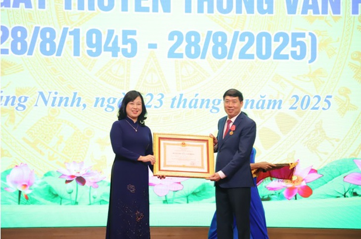 80 năm Ngày truyền thống Văn phòng ngành Y tế: Vinh danh những đóng góp thầm lặng- Ảnh 2. 80 năm Ngày truyền thống Văn phòng ngành Y tế: Vinh danh những đóng góp thầm lặng- Ảnh 2.