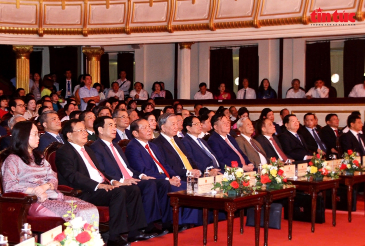 Bộ trưởng Nguyễn Văn Hùng: Văn hóa nuôi dưỡng tâm hồn và bản sắc dân tộc, khát vọng vươn cao- Ảnh 3.