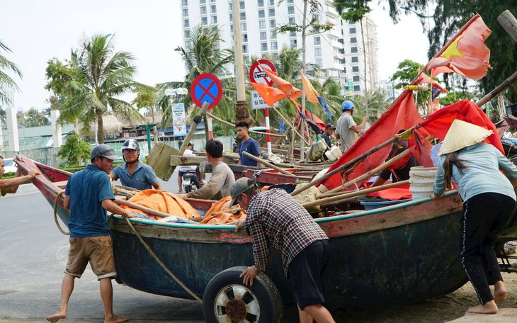 Hơn 186.000 người sẵn sàng ứng phó bão số 5