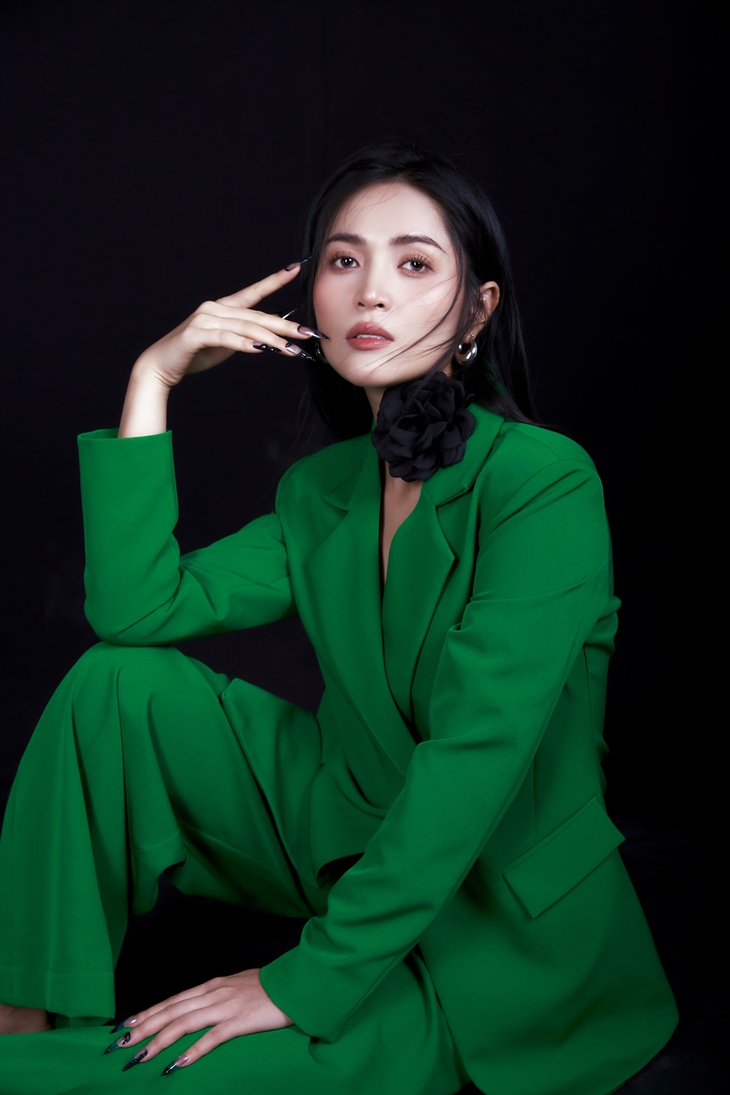 Ca sĩ Duyên Quỳnh: 'Viết tiếp câu chuyện hoà bình từng bị từ chối biểu diễn vì... không nổi tiếng'- Ảnh 7. Ca sĩ Duyên Quỳnh: 'Viết tiếp câu chuyện hoà bình từng bị từ chối biểu diễn vì... không nổi tiếng'- Ảnh 7.