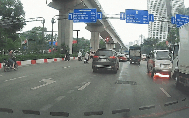Hà Nội: Kịp thời dập tắt ô tô bất ngờ bốc cháy- Ảnh 5.
