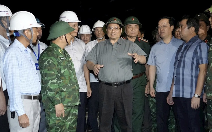 Ứng phó khẩn cấp bão số 5: Ưu tiên hàng đầu bảo vệ tính mạng và tài sản của nhân dân