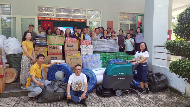Võ sư khiếm thị giữ lời hứa, tặng hơn 80 triệu cho bệnh nhân Trung tâm Điều dưỡng Tâm thần Tân Định- Ảnh 3.