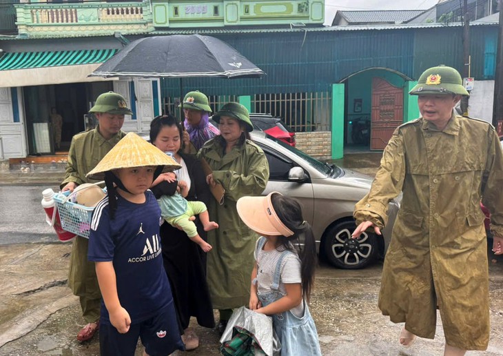 Thanh Hóa mưa trắng trời, gió rít từng cơn trước giờ bão đổ bộ- Ảnh 4.