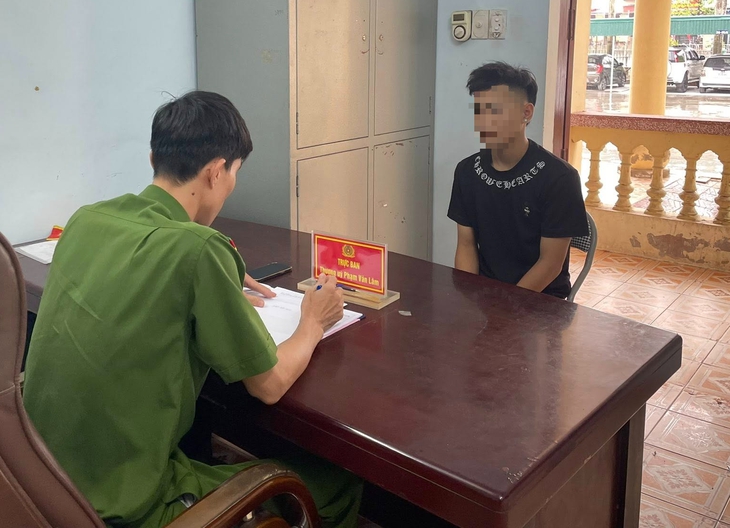 Tài xế ô tô khách Hải Phòng giải cứu thiếu niên 16 tuổi bị dụ dỗ sang Campuchia - Ảnh 1. Tài xế ô tô khách Hải Phòng giải cứu thiếu niên 16 tuổi bị dụ dỗ sang Campuchia - Ảnh 1.