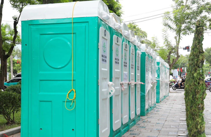 Đi vệ sinh ở đâu khi xem diễu binh, diễu hành?- Ảnh 1.