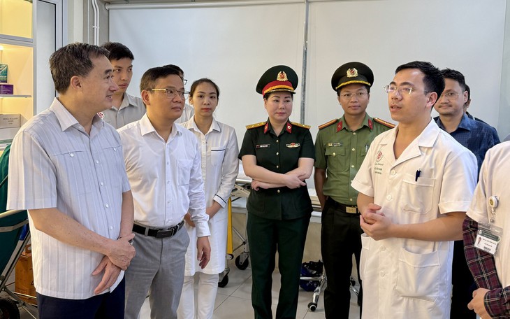 Thứ trưởng Bộ Y tế Trần Văn Thuấn kiểm tra công tác y tế phục vụ sự kiện A80