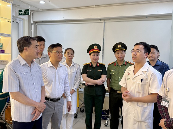 Thứ trưởng Bộ Y tế Trần Văn Thuấn kiểm tra công tác y tế phục vụ sự kiện A80- Ảnh 1.