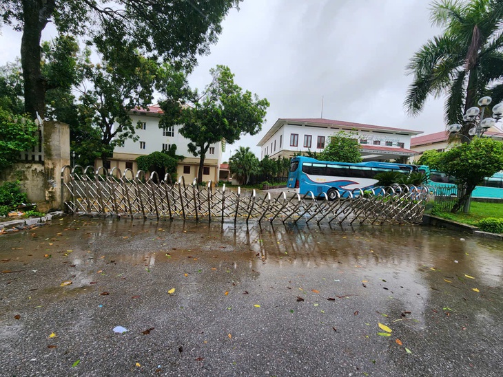 Thanh Hóa mưa trắng trời, gió rít từng cơn trước giờ bão đổ bộ- Ảnh 7.