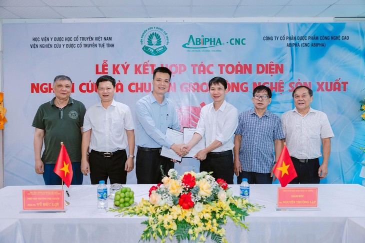Dược Abipha và Viện Nghiên cứu Y dược cổ truyền Tuệ Tĩnh hợp tác toàn diện- Ảnh 1.