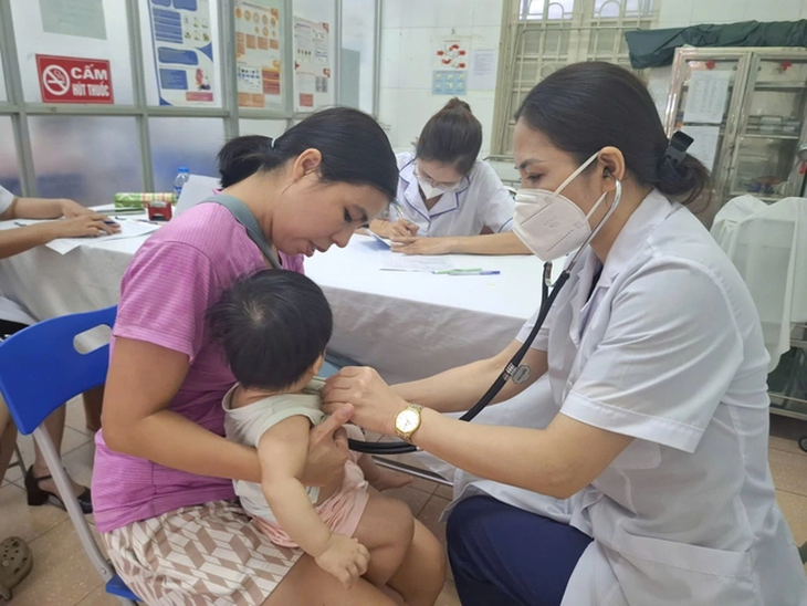Tỷ lệ tiêm vaccine viêm gan B trong 24 giờ sau sinh cho trẻ ở Lào Cai đạt mức ấn tượng- Ảnh 2.