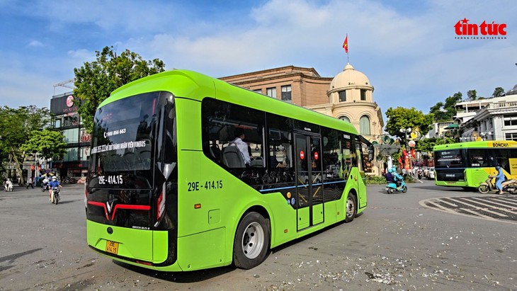 Hà Nội tạm dừng 18 tuyến xe buýt phục vụ lễ sơ duyệt A80- Ảnh 1. Hà Nội tạm dừng 18 tuyến xe buýt phục vụ lễ sơ duyệt A80- Ảnh 1.