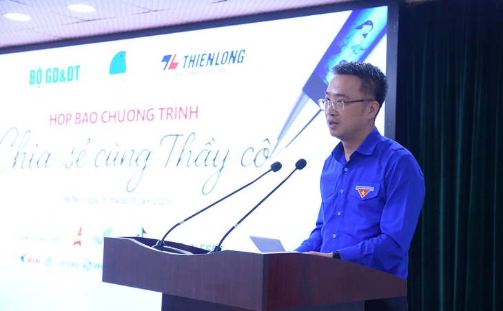 Vinh danh thầy cô tại 248 xã, phường, đặc khu vùng biên giới dịp 20/11- Ảnh 1.