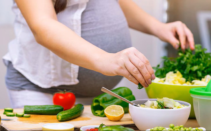 [Infographic] Những thực phẩm có thể khiến sữa mẹ không còn "lành" với bé