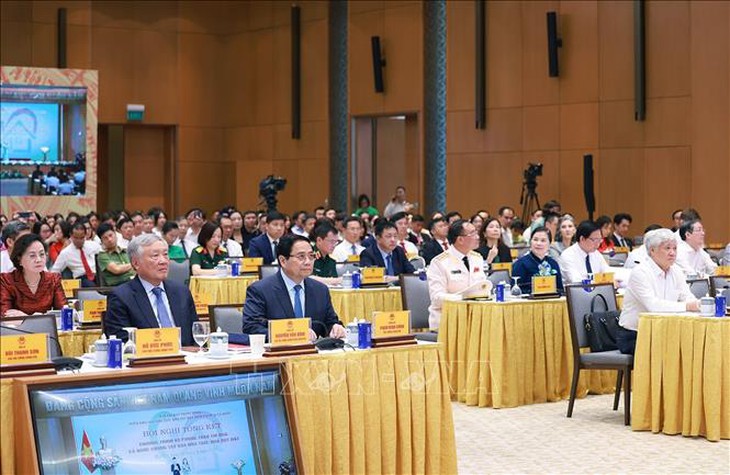 Thủ tướng chủ trì Hội nghị tổng kết Chương trình và Phong trào thi đua 'Cả nước chung tay xóa nhà tạm, nhà dột nát'- Ảnh 2.