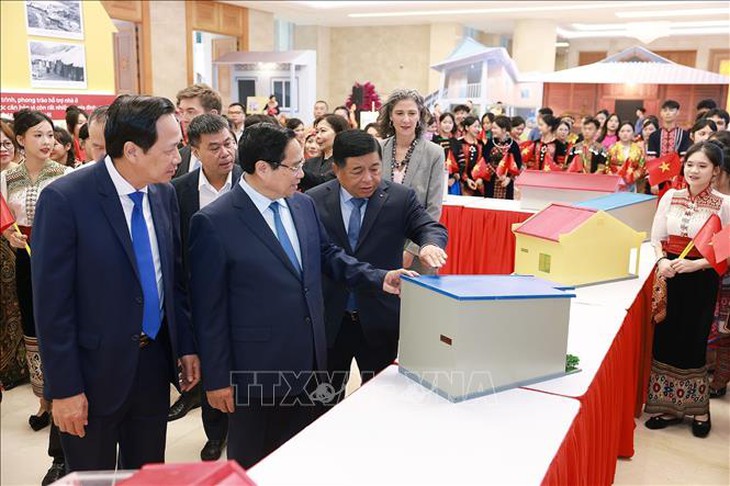 Thủ tướng chủ trì Hội nghị tổng kết Chương trình và Phong trào thi đua 'Cả nước chung tay xóa nhà tạm, nhà dột nát'- Ảnh 8.