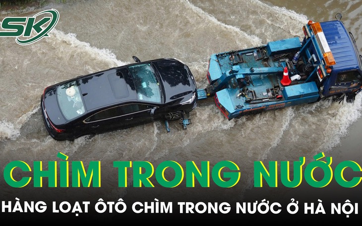 Hà Nội chìm trong biển nước, hàng loạt ôtô chết máy, chờ cứu hộ trên đường