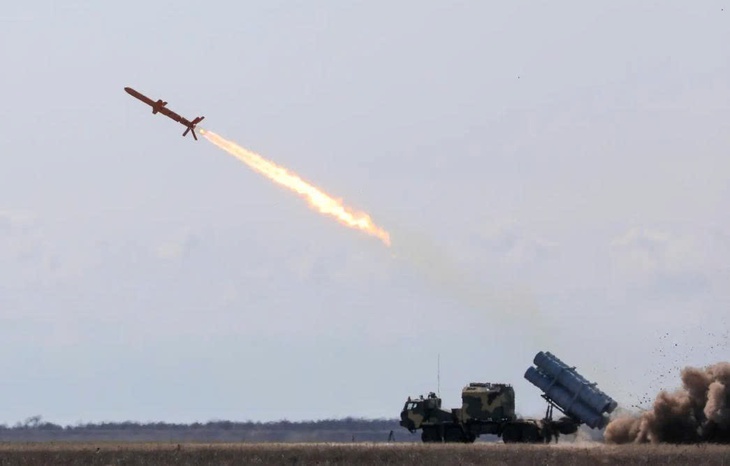 Bí ẩn vũ khí tầm xa của Ukraine khiến Nga lo ngại- Ảnh 1. Bí ẩn vũ khí tầm xa của Ukraine khiến Nga lo ngại- Ảnh 1.