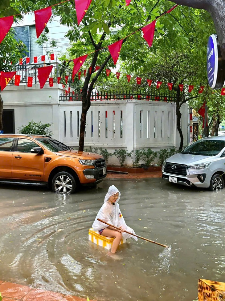 Hàng loạt trường học chuyển phương án dạy học vì hoàn lưu bão số 5- Ảnh 4. Hàng loạt trường học chuyển phương án dạy học vì hoàn lưu bão số 5- Ảnh 4.
