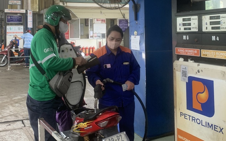 Giá xăng có thể tiếp tục tăng trước kỳ nghỉ lễ 2/9