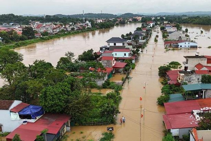 Hàng nghìn ngôi nhà bị ngập sâu, người dân trắng đêm chạy lũ- Ảnh 8. Hàng nghìn ngôi nhà bị ngập sâu, người dân trắng đêm chạy lũ- Ảnh 8.