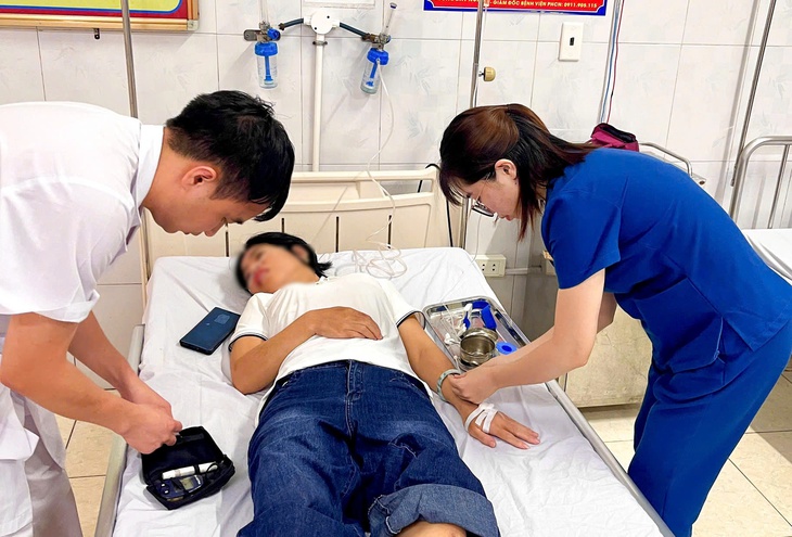 Người phụ nữ bất ngờ lên cơn co giật, mất ý thức trên phố được bác sĩ cứu sống- Ảnh 1.