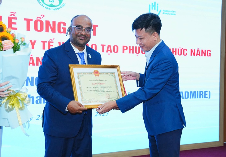 1.500 người 'hồi sinh' sau đột quỵ nhờ nguồn lực hỗ trợ chăm sóc y tế, đào tạo phục hồi chức năng- Ảnh 1. 1.500 người 'hồi sinh' sau đột quỵ nhờ nguồn lực hỗ trợ chăm sóc y tế, đào tạo phục hồi chức năng- Ảnh 1.