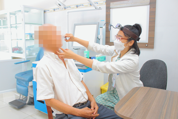 
Vượt nửa vòng trái đất về Việt Nam chữa bệnh, Việt kiều Mỹ thoát cảnh đau đầu dai dẳng nhiều năm- Ảnh 1.