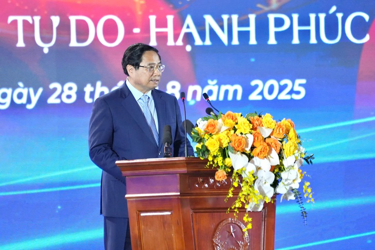 Thủ tướng: Triển lãm thành tựu đất nước được thiết kế khoa học, hiện đại, chuyên nghiệp, nội dung lôi cuốn- Ảnh 4. Thủ tướng: Triển lãm thành tựu đất nước được thiết kế khoa học, hiện đại, chuyên nghiệp, nội dung lôi cuốn- Ảnh 4.
