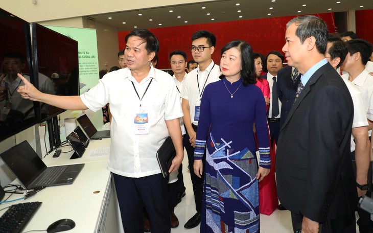 Lãnh đạo Bộ Y tế cùng nhiều bộ, ngành thăm gian triển lãm "Y tế Việt Nam - Hành trình 80 năm vì sức khỏe Nhân dân"