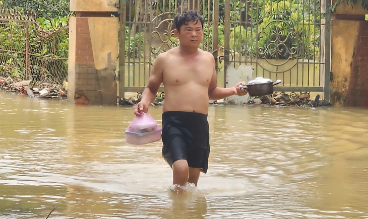 Lũ quét bất ngờ: 'Trong khoảnh khắc ngắn ngủi, cả nhà chỉ kịp hô nhau chạy thoát thân'- Ảnh 9.