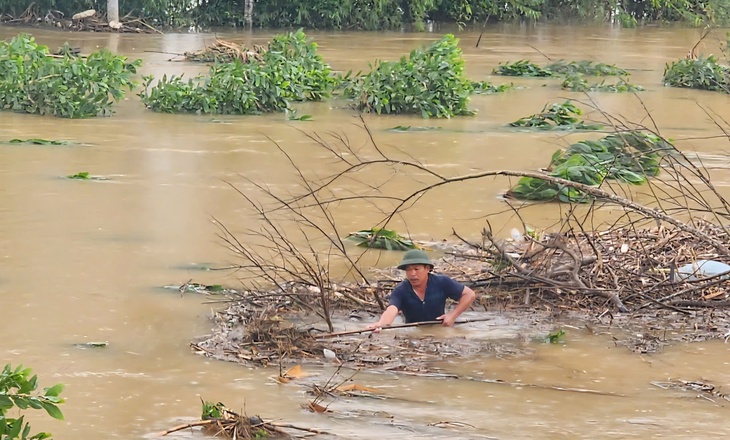 Lũ quét bất ngờ: 'Trong khoảnh khắc ngắn ngủi, cả nhà chỉ kịp hô nhau chạy thoát thân'- Ảnh 8.
