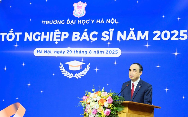 Khóa bác sĩ 'đặc biệt' của Trường Đại học Y Hà Nội nhận bằng tốt nghiệp- Ảnh 2. Khóa bác sĩ 'đặc biệt' của Trường Đại học Y Hà Nội nhận bằng tốt nghiệp- Ảnh 2.