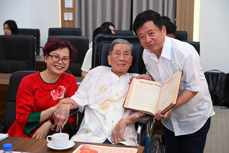 Con gái nhạc sĩ Phạm Tuyên tiết lộ bất ngờ liên quan đến bố và ca khúc 'Như có Bác trong ngày đại thắng'- Ảnh 4.
