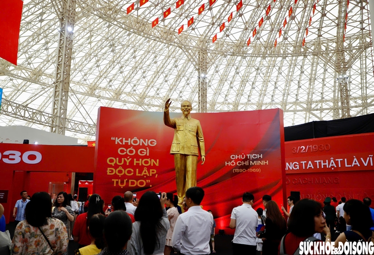 Tái hiện những mốc son chói lọi trong "95 năm cờ Đảng soi đường"- Ảnh 1.