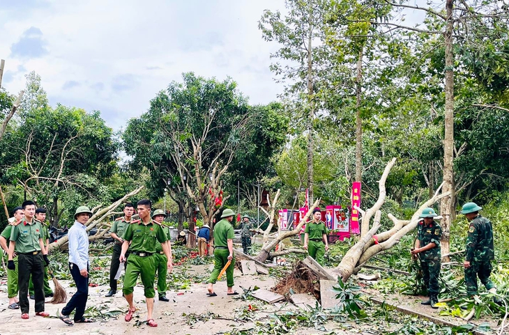 Bộ Công an và tỉnh Nghệ An ra quân tái thiết Khu di tích Kim Liên sau bão số 5- Ảnh 2. Bộ Công an và tỉnh Nghệ An ra quân tái thiết Khu di tích Kim Liên sau bão số 5- Ảnh 2.