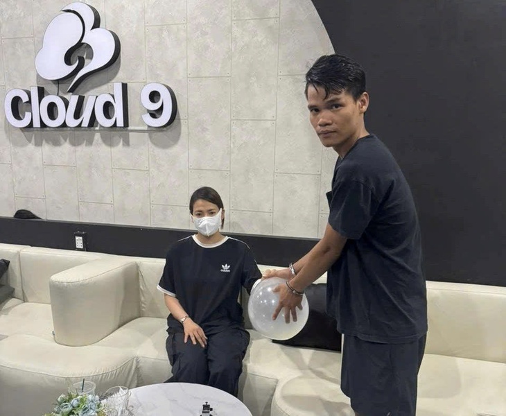 TPHCM: Khởi tố 9 đối tượng tại hai nhà hàng kinh doanh khí cười trái phép- Ảnh 3. TPHCM: Khởi tố 9 đối tượng tại hai nhà hàng kinh doanh khí cười trái phép- Ảnh 3.