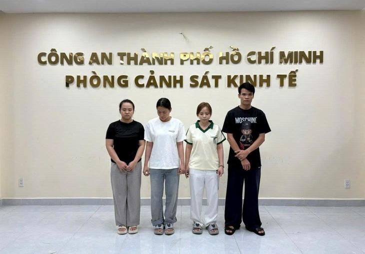 TPHCM: Khởi tố 9 đối tượng tại hai nhà hàng kinh doanh khí cười trái phép- Ảnh 8. TPHCM: Khởi tố 9 đối tượng tại hai nhà hàng kinh doanh khí cười trái phép- Ảnh 8.