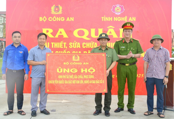 Bộ Công an và tỉnh Nghệ An ra quân tái thiết Khu di tích Kim Liên sau bão số 5- Ảnh 1. Bộ Công an và tỉnh Nghệ An ra quân tái thiết Khu di tích Kim Liên sau bão số 5- Ảnh 1.