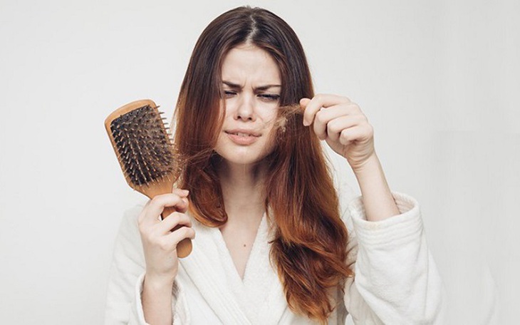 Các phương pháp chữa trị rụng tóc và tác dụng phụ nên biết