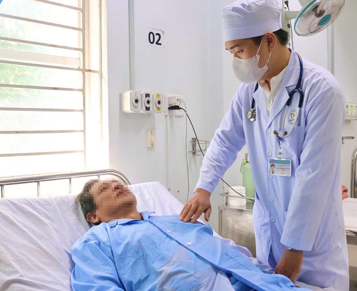 Người đàn ông sốc tim, nhồi máu cơ tim do lạm dụng chích lể
tại nhà- Ảnh 1.