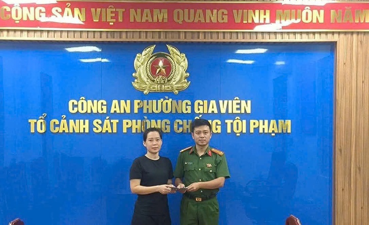Nhờ công an tìm giúp, người phụ nữ Hải Phòng nhận lại 50 triệu đồng đánh rơi trên đường- Ảnh 1.