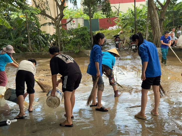 Thanh Hóa khẩn trương xử lý môi trường sau lũ, phòng chống dịch bệnh- Ảnh 3.